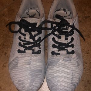 7.5 women’s NoBull Trainers sz 8 Camo